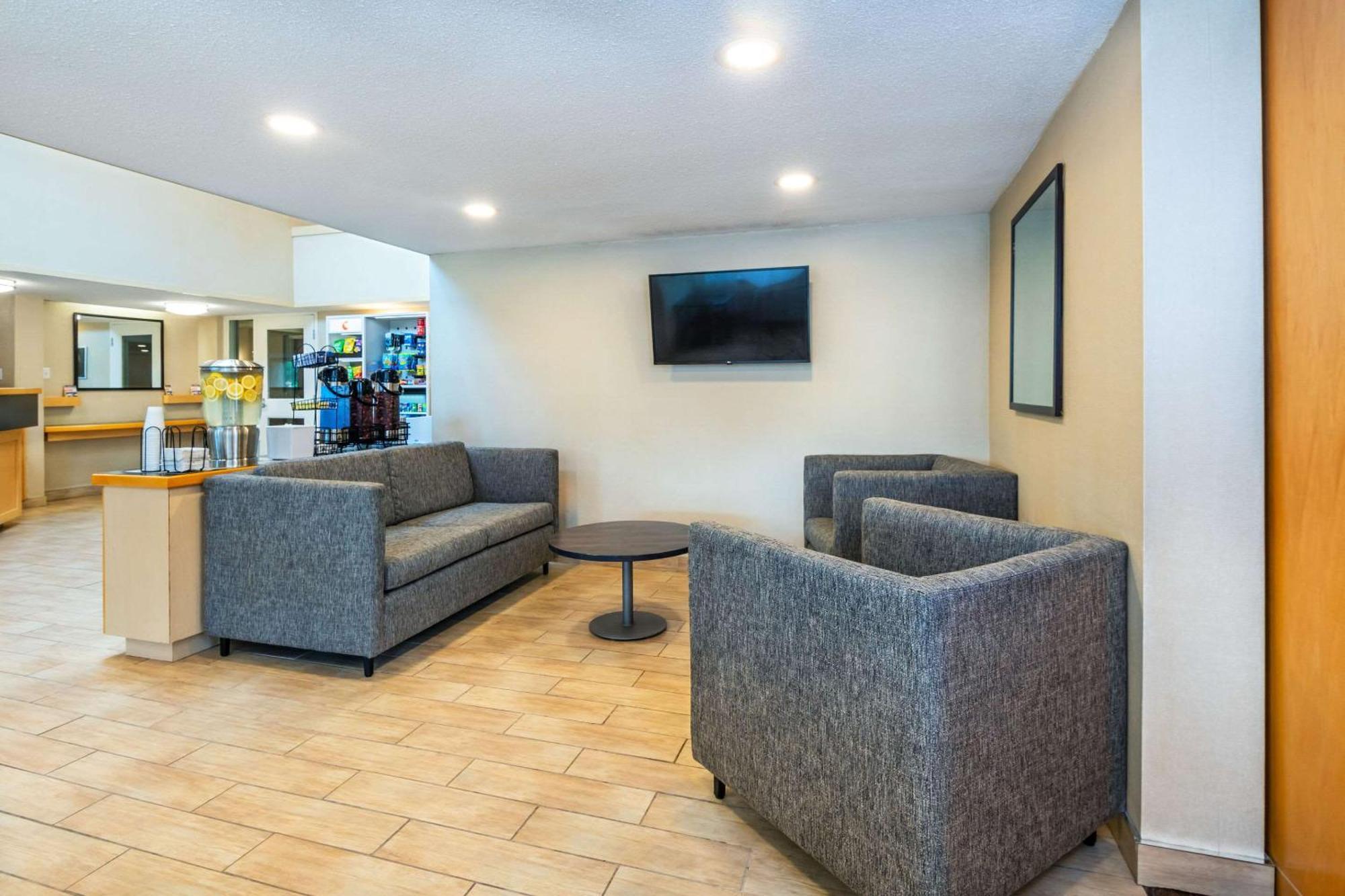 Comfort Inn Hwy 401 Κίνγκστον Εξωτερικό φωτογραφία